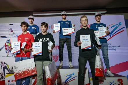 Grzegorz Mitręga na drugim stopniu podium wśród Juniorów Młodszych w kombinacji norweskiej