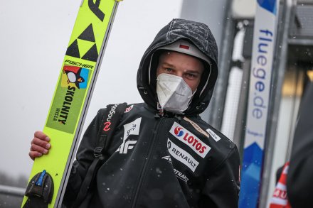 Tomek Pilch na zawodach Pucharu Świata w skokach narciarskich w Klingenthal