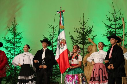 Compania Titular de Danza Folclorica Uanl z Monterrey - Meksyk