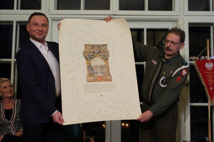 Plansza z podpisem marszałka Józefa Piłsudskiego