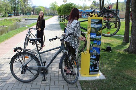 Samoobsługowa rowerowa stacja naprawcza