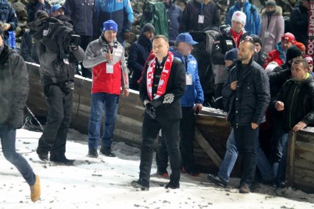 Prezydent Andrzej Duda wchodzi na zeskok skoczni w Wiśle