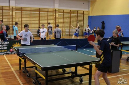 Fragment piątkowych zmagań wiślańskich szkół w tenisie stołowym
