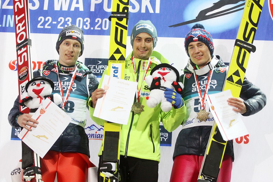 Od lewej: Stefan Hula, Maciej Kot i Kamil Stoch na posium