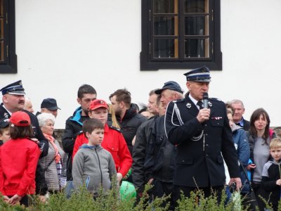 Komendant miejski OSP druh Jan Pilch komentuje prowadzone działania podczas ćwiczeń