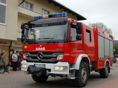 Samochód OSP Wisła Centrum na głównym deptaku miasta