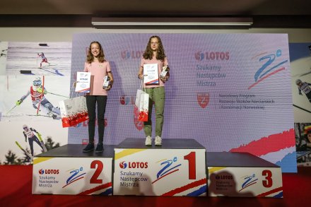 Oliwia Bury i Marta Ściborski okazały się najlepsze w swojej kategorii również w kombinacji norweskiej