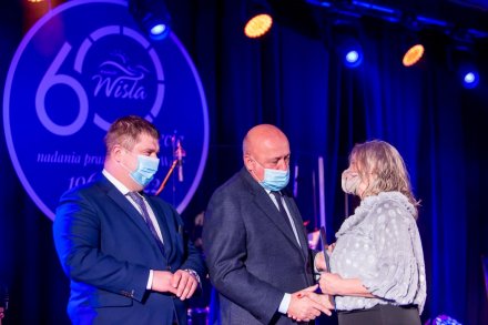 Izabela Rudzińska odbierająca gratulacje/fot. T. Żak/UMWS