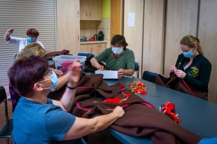 Warsztaty szycia guni w Wislańskim Centrum Kultury