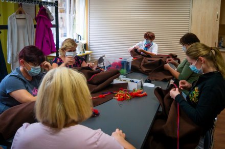 Warsztaty szycia guni w Wislańskim Centrum Kultury