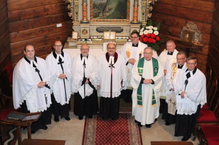 Pamiątkowe zdjęcie duchownych prowadzących nabożeństwo