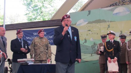 X Piknik Spadochroniarski - źródło: Skoczek Spadochronowy Służb Ochrony