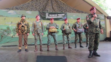 X Piknik Spadochroniarski - źródło: Skoczek Spadochronowy Służb Ochrony