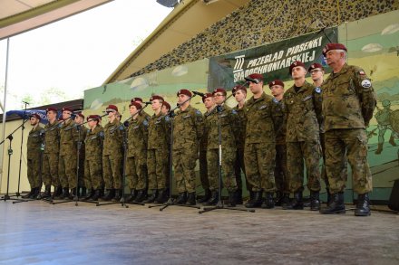 X Piknik Spadochroniarski - źródło: Skoczek Spadochronowy Służb Ochrony