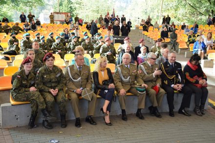 X Piknik Spadochroniarski - źródło: Skoczek Spadochronowy Służb Ochrony