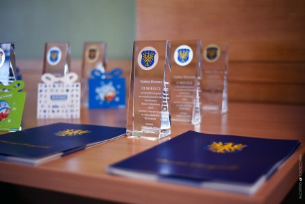 Statuetki dla wyróżnionych sportowców