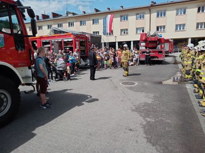 ćwiczenia podczas Dnia Strażaka