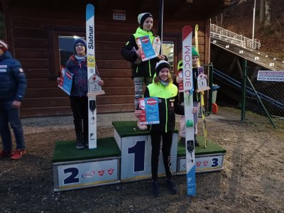 Młodzi zawodnicy na podium