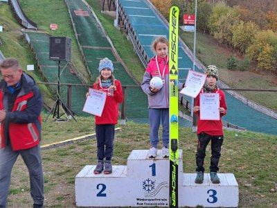 Zawodnicy WSS Wisła na podium