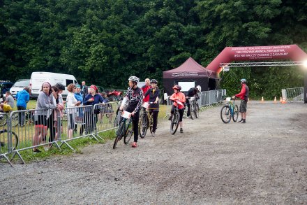 Zmiana sztafet tuż za metą