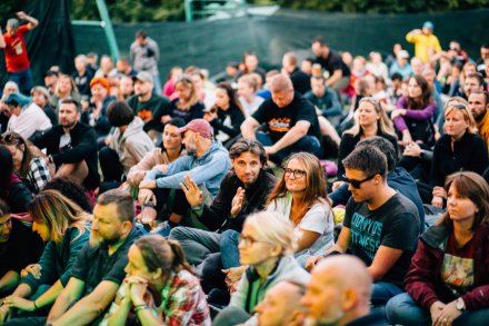 Publiczność w trakcie koncertu