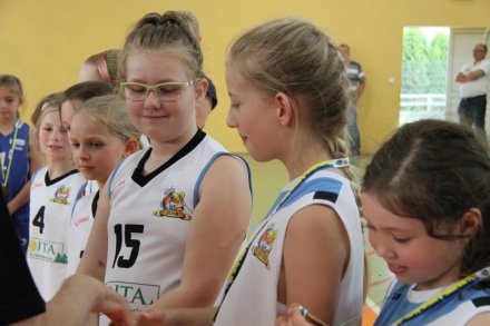 Nasze zawodniczki odbierają gratulacje