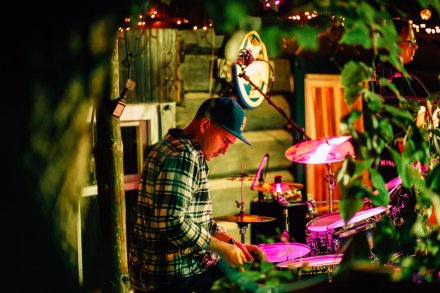 Perkusista podczas koncertu