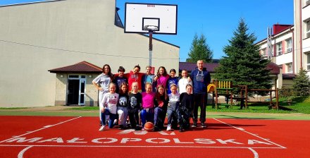 Zawodniczki z trenerem w Bochni