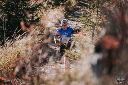 Zawodniczka na trasie biegu