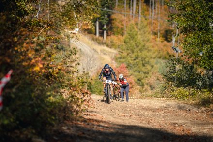 Michał Ficek przed Urszulą Muszyńską podczas podjazdu