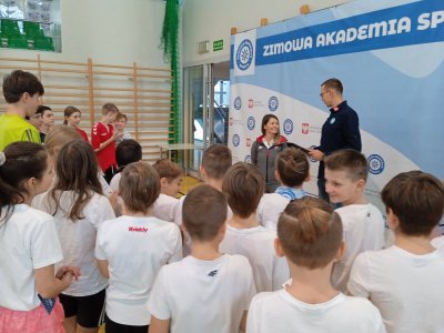 Weronika Nowakowska-Ziemniak w trakcie spotkania z uczniami