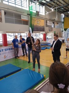 Weronika Nowakowska-Ziemniak tłumacząca zasady biathlonu