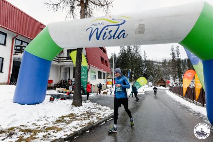 Uczestnik biegu wokół Jeziora Czerniańskiego