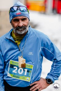 Uczestnik biegu wokół Jeziora Czerniańskiego