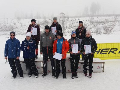 Podium zawodów Śląsko-Beskidzkiej Ligi Regionalnej w biegach narciarskich na Kubalonce