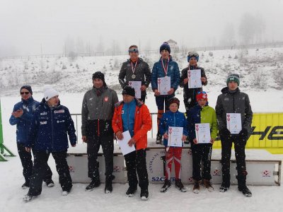 Podium zawodów Śląsko-Beskidzkiej Ligi Regionalnej w biegach narciarskich na Kubalonce