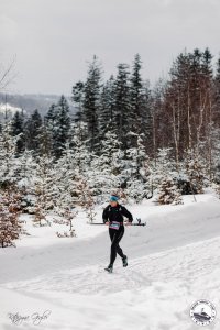 Zawodnik na trasie Beskid Winter Trail