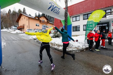 Uczestniczki biegu wokół Jeziora Czerniańskiego