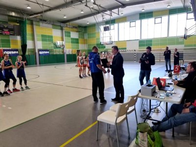 Trener Kotowicz odbiera gratulacje