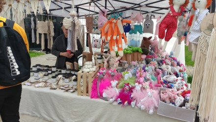 Stoiska podczas jarmarku "Artystyczna Majówka"
