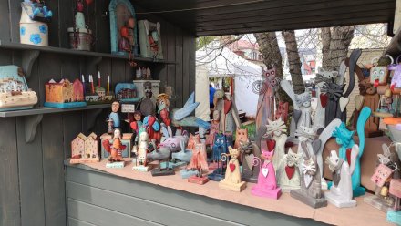 Stoiska podczas jarmarku "Artystyczna Majówka"