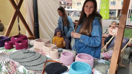 Stoiska podczas jarmarku "Artystyczna Majówka"