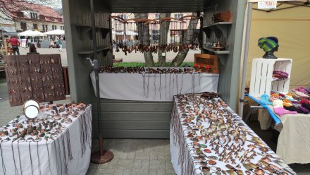 Stoiska podczas jarmarku "Artystyczna Majówka"