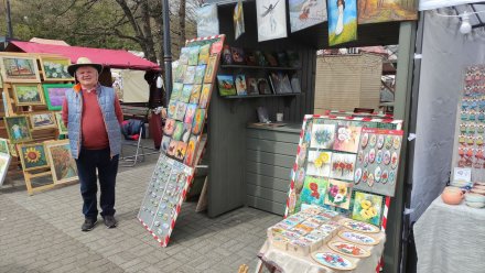 Stoiska podczas jarmarku "Artystyczna Majówka"