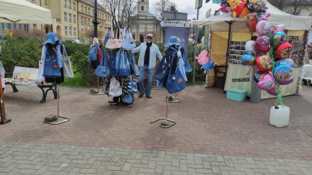 Stoiska podczas jarmarku "Artystyczna Majówka"