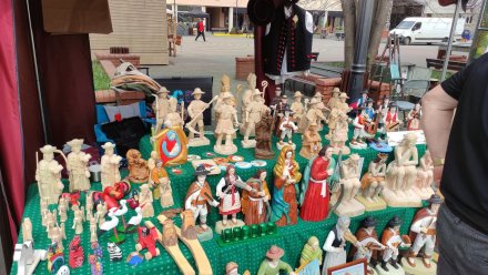 Stoiska podczas jarmarku "Artystyczna Majówka"