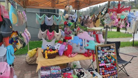 Stoiska podczas jarmarku "Artystyczna Majówka"