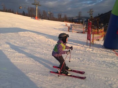 Zawodnik na trasie slalomu