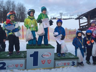 Najlepsi z nagrodami na podium