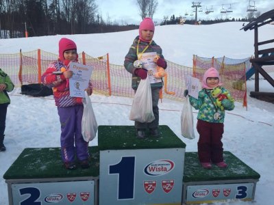Najlepsi z nagrodami na podium